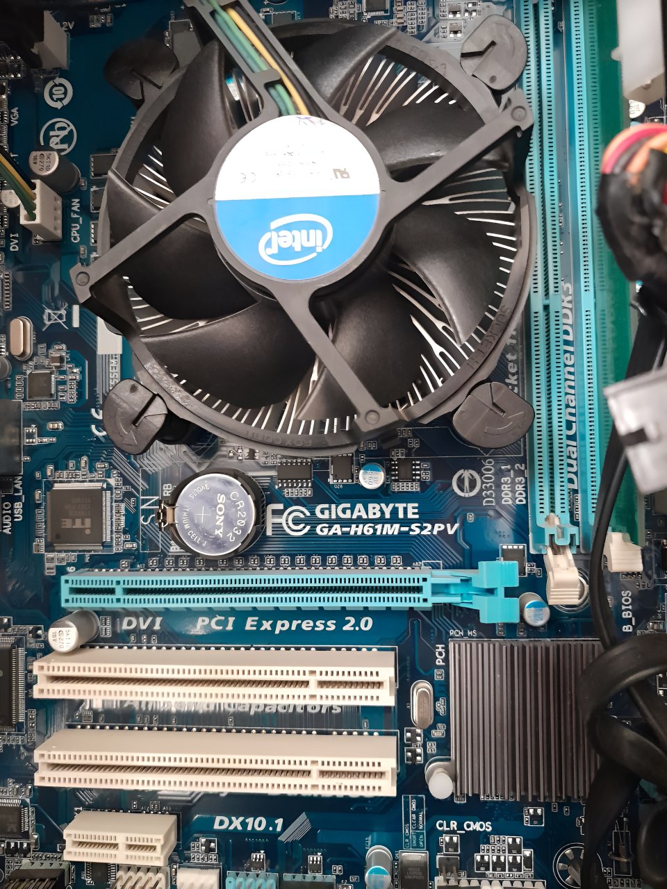 کامپیوتر مانیتور با تمام وسایل جانبی کارتن سالم