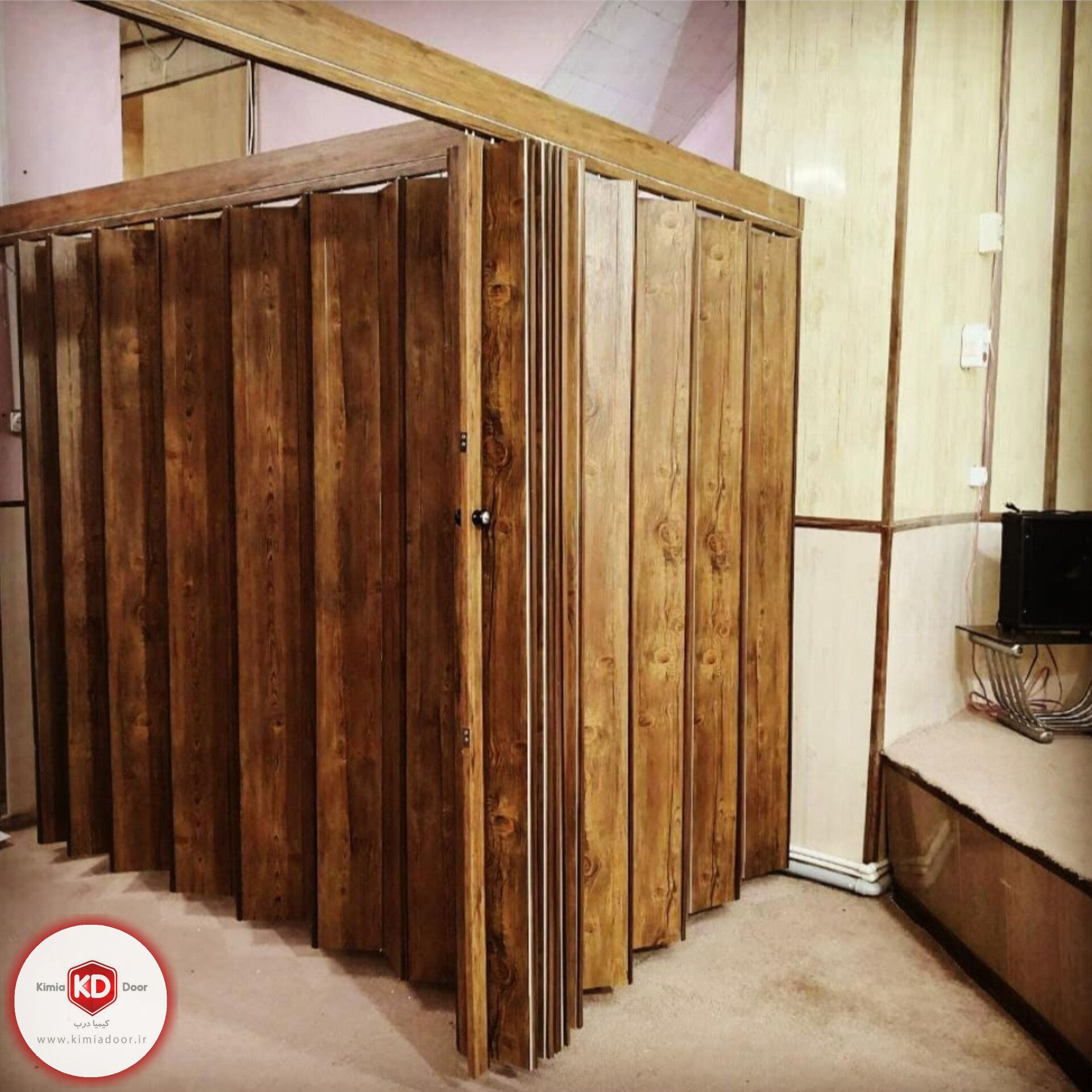 درب اکاردئونی    درب چوبی   درب چرمی  درب کشویی