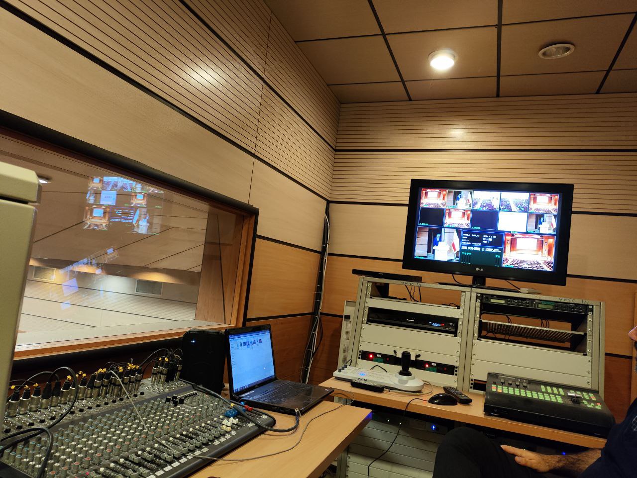 سالن همایش کنفرانس سمینار گردهمایی تئاتر جشن