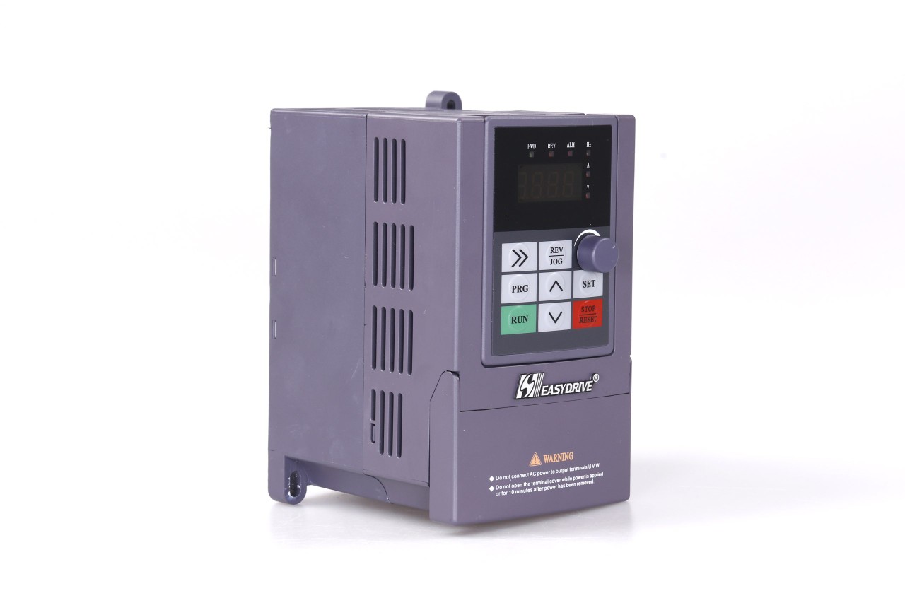 اینورتر 1/5kw ایزی داریو  با پنل جدا شونده