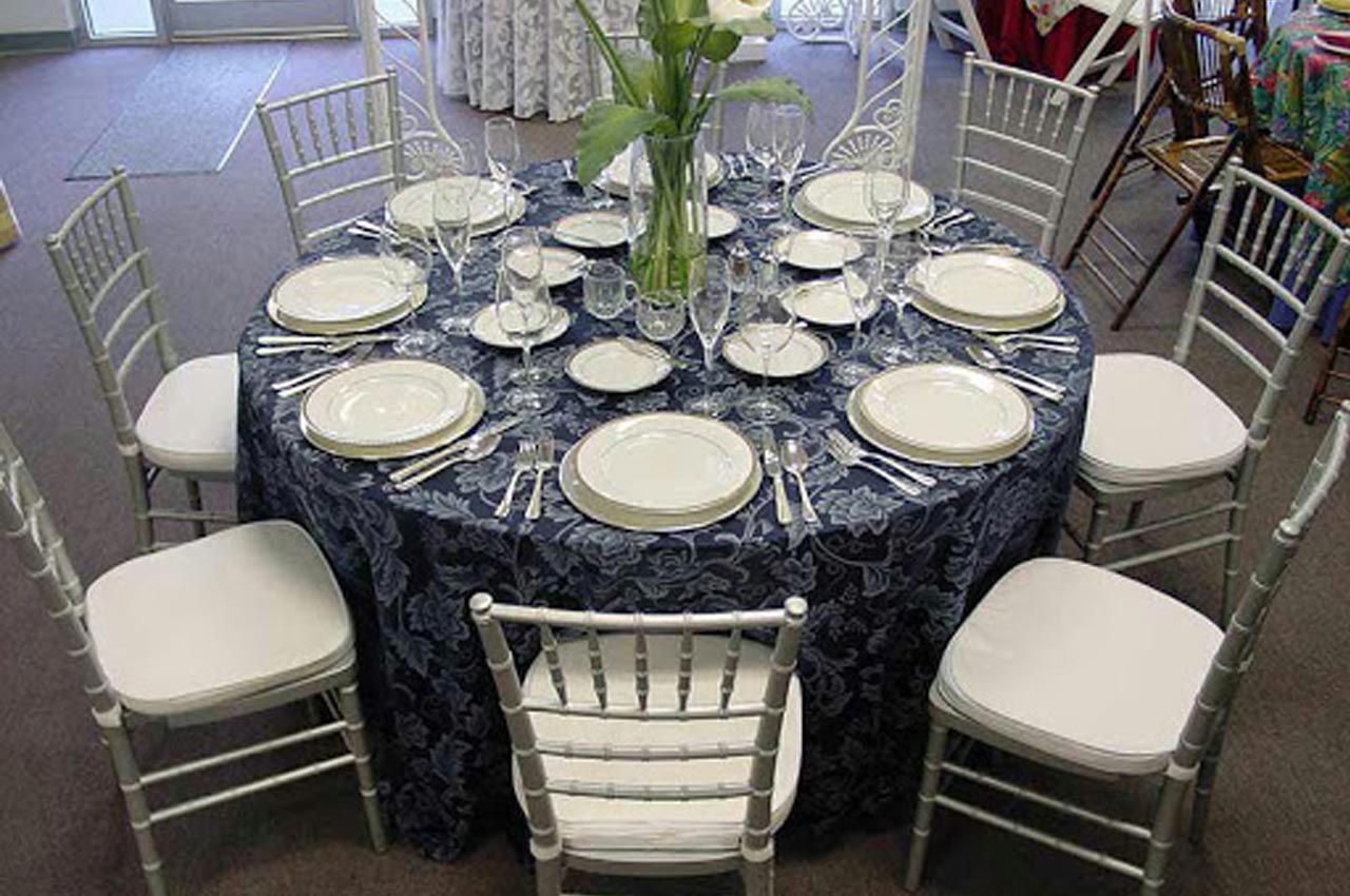 خدمات&zwnj; مجالس&zwnj; و اجاره انواع میز و صندلی