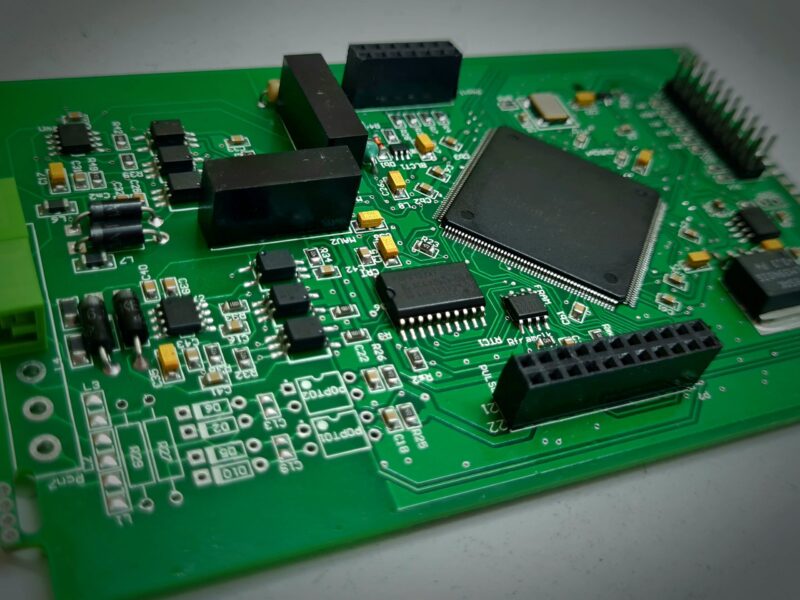 مونتاژ انواع بردهای الکترونیک با دستگاههای تمام