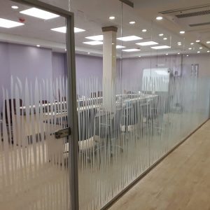 انواع برچسب های پنجره ، دکوری شیشه و پارتیشن